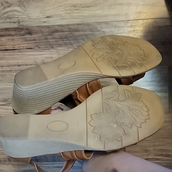 Euro soft Brown wedge sandals - Picture 6 of 6